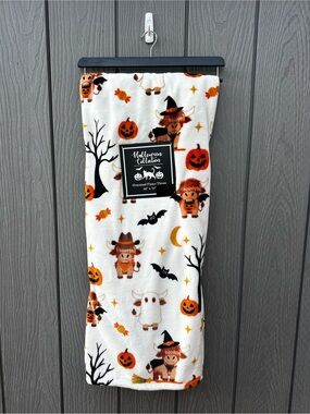 Spooky Herd Highland Cows in Halloween Costumes Plush Throw Blanket NWT